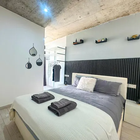 Paceville - 3a - Stylish 2br Centre Apartment *